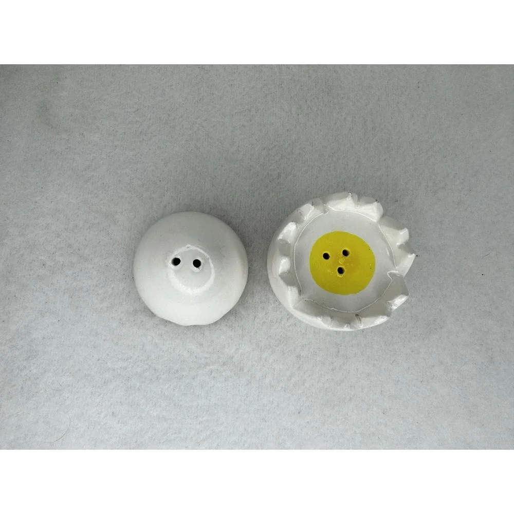 Vintage Ceramic Egg Salt Pepper Shakers White Cracked Shell Japan‎